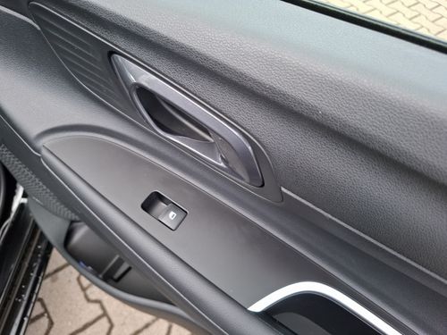https://csb-strapi-files.fsn1.your-objectstorage.com/inventory-cars/images/df885d797be2b832691759a8dc04ae8140e77c23/21_500_8499.jpg