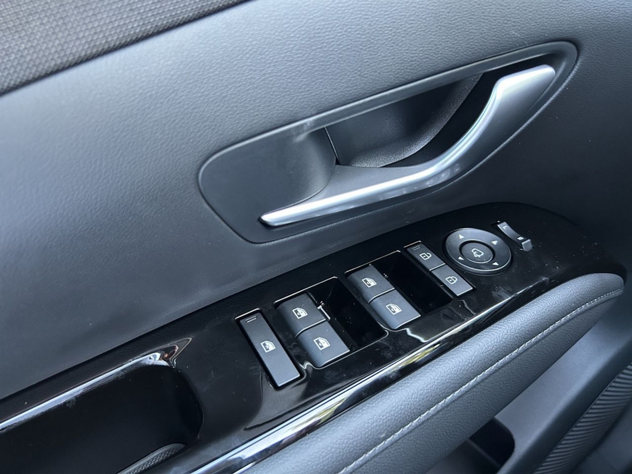 https://csb-strapi-files.fsn1.your-objectstorage.com/inventory-cars/images/df991ced311b656f62cc1f03b462615be89631a3/13_1280_6684.jpg