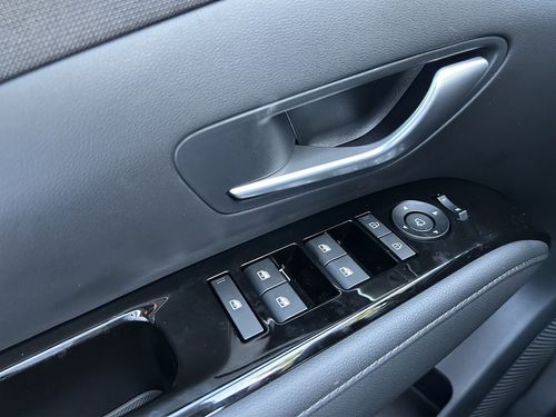 https://csb-strapi-files.fsn1.your-objectstorage.com/inventory-cars/images/df991ced311b656f62cc1f03b462615be89631a3/13_500_7602.jpg