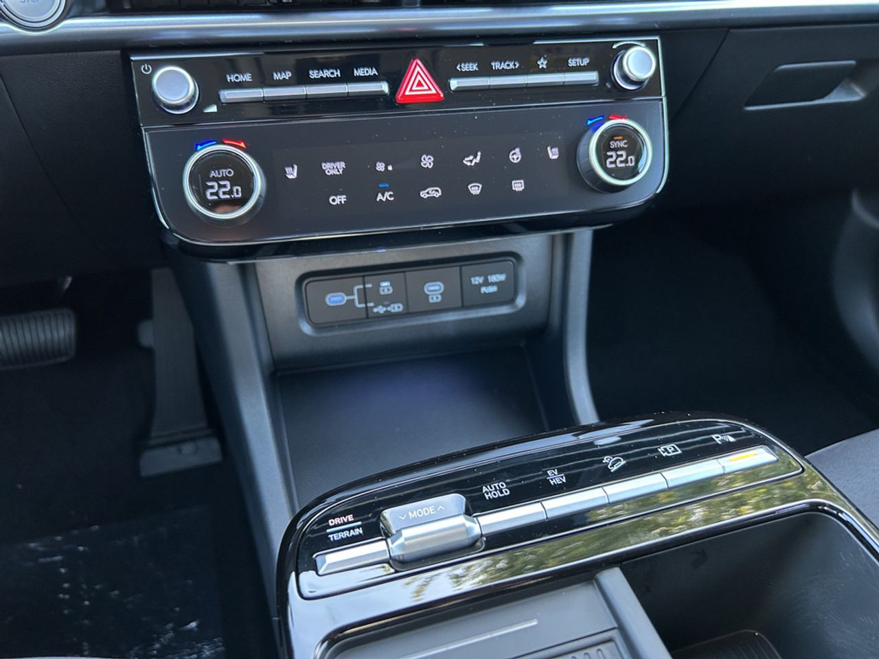 https://csb-strapi-files.fsn1.your-objectstorage.com/inventory-cars/images/df991ced311b656f62cc1f03b462615be89631a3/22_1280_3427.jpg