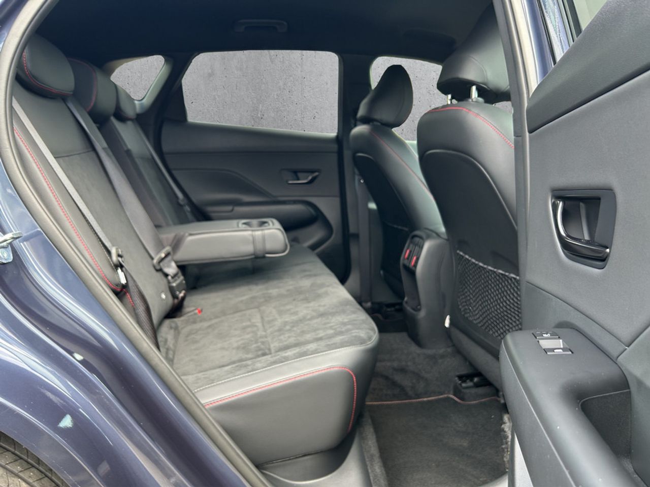 https://csb-strapi-files.fsn1.your-objectstorage.com/inventory-cars/images/dfdb4e6d9d5d8de0acc6705bcd02e06c1589e39e/19_1280_2625.jpg