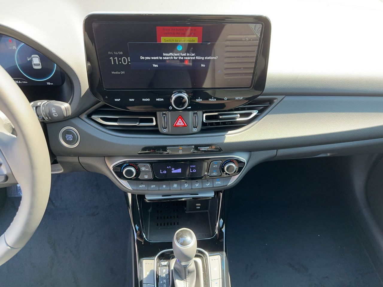 https://csb-strapi-files.fsn1.your-objectstorage.com/inventory-cars/images/e067fd5cbf24c7cb3d54c023c6da93fdd9e65a0b/12_1280_5731.jpg