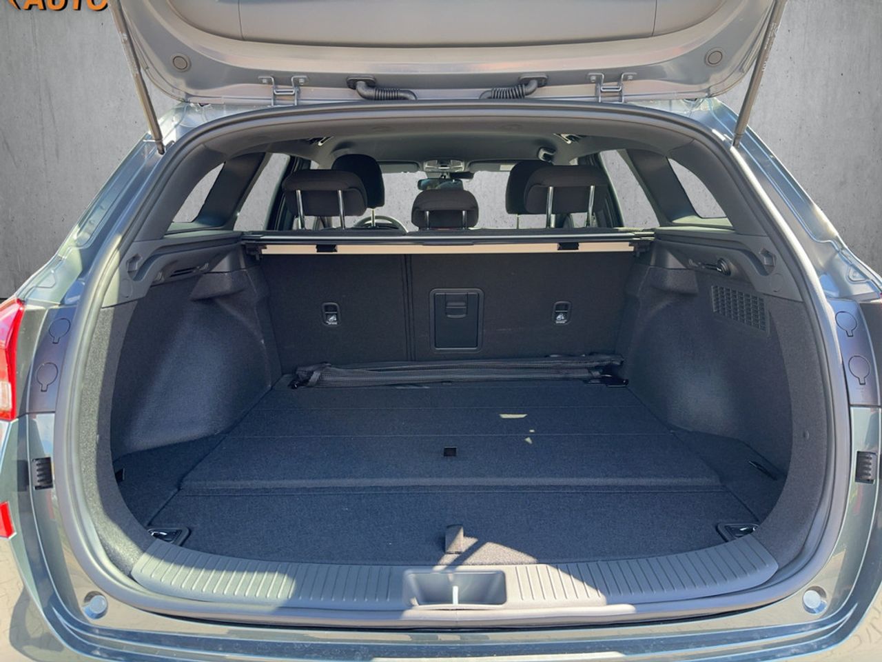 https://csb-strapi-files.fsn1.your-objectstorage.com/inventory-cars/images/e067fd5cbf24c7cb3d54c023c6da93fdd9e65a0b/18_1280_2827.jpg