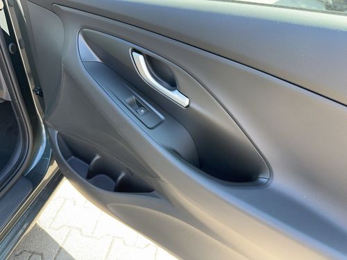 https://csb-strapi-files.fsn1.your-objectstorage.com/inventory-cars/images/e067fd5cbf24c7cb3d54c023c6da93fdd9e65a0b/21_500_6788.jpg