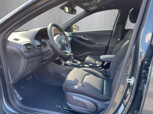 https://csb-strapi-files.fsn1.your-objectstorage.com/inventory-cars/images/e067fd5cbf24c7cb3d54c023c6da93fdd9e65a0b/9_500_8717.jpg
