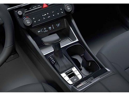 https://csb-strapi-files.fsn1.your-objectstorage.com/inventory-cars/images/e0bb880fb6d27cb2794e85b30ad407220aabcefb/12_500_6728.jpg