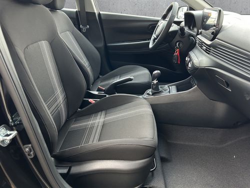 https://csb-strapi-files.fsn1.your-objectstorage.com/inventory-cars/images/e4d1074e910af8bedf1612835b97a3d7a3e8e488/16_500_4213.jpg