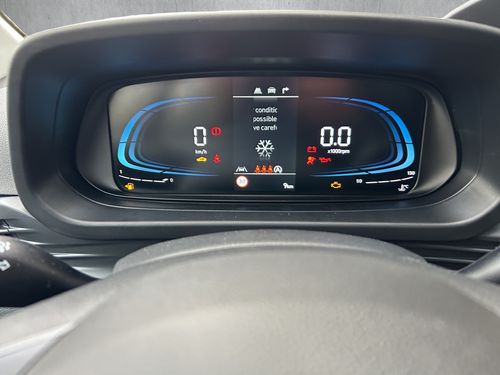 https://csb-strapi-files.fsn1.your-objectstorage.com/inventory-cars/images/e4d1074e910af8bedf1612835b97a3d7a3e8e488/20_500_7351.jpg