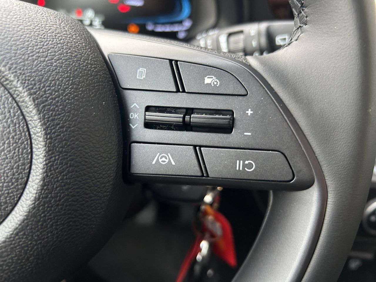https://csb-strapi-files.fsn1.your-objectstorage.com/inventory-cars/images/e4d1074e910af8bedf1612835b97a3d7a3e8e488/22_1280_5253.jpg