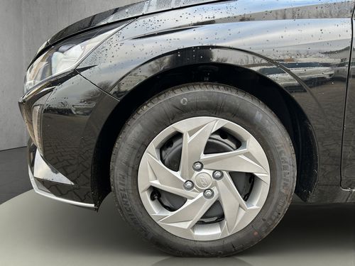 https://csb-strapi-files.fsn1.your-objectstorage.com/inventory-cars/images/e4d1074e910af8bedf1612835b97a3d7a3e8e488/2_500_6884.jpg