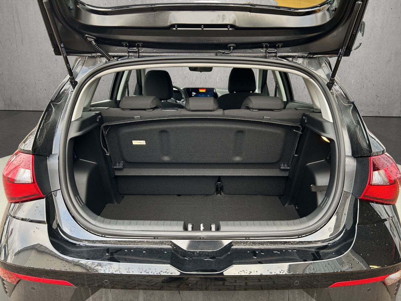 https://csb-strapi-files.fsn1.your-objectstorage.com/inventory-cars/images/e4d1074e910af8bedf1612835b97a3d7a3e8e488/6_1280_5399.jpg