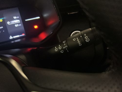 https://csb-strapi-files.fsn1.your-objectstorage.com/inventory-cars/images/e4dd046747d98d629f9929468ad819e4044908e4/15_500_9949.jpg