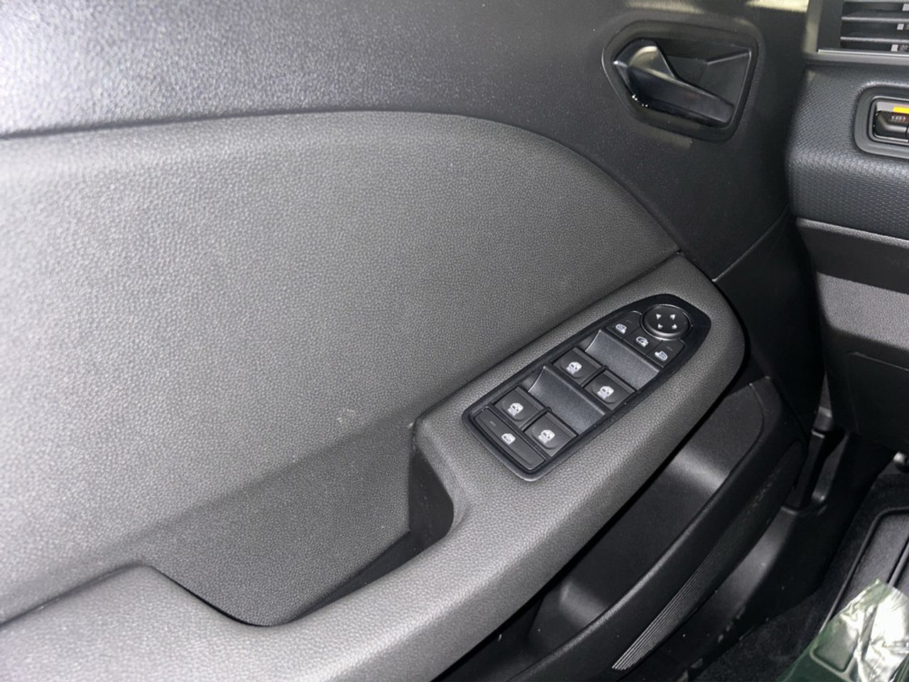 https://csb-strapi-files.fsn1.your-objectstorage.com/inventory-cars/images/e4dd046747d98d629f9929468ad819e4044908e4/18_1280_3264.jpg