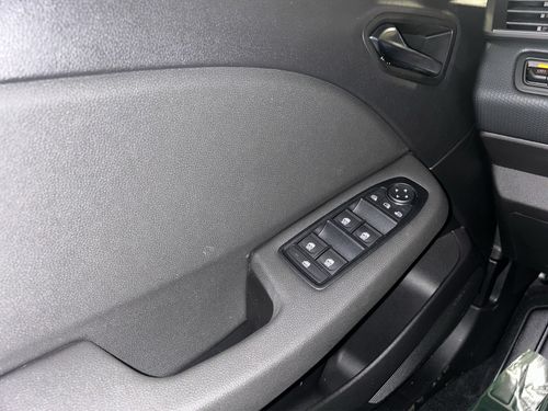 https://csb-strapi-files.fsn1.your-objectstorage.com/inventory-cars/images/e4dd046747d98d629f9929468ad819e4044908e4/18_500_9477.jpg