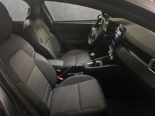 https://csb-strapi-files.fsn1.your-objectstorage.com/inventory-cars/images/e4dd046747d98d629f9929468ad819e4044908e4/20_500_7937.jpg