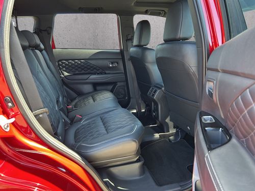 https://csb-strapi-files.fsn1.your-objectstorage.com/inventory-cars/images/e5f1af0a7e0641ae712761ea5f1c6ba6a95be0a2/18_500_6036.jpg