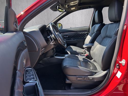 https://csb-strapi-files.fsn1.your-objectstorage.com/inventory-cars/images/e5f1af0a7e0641ae712761ea5f1c6ba6a95be0a2/9_500_9041.jpg