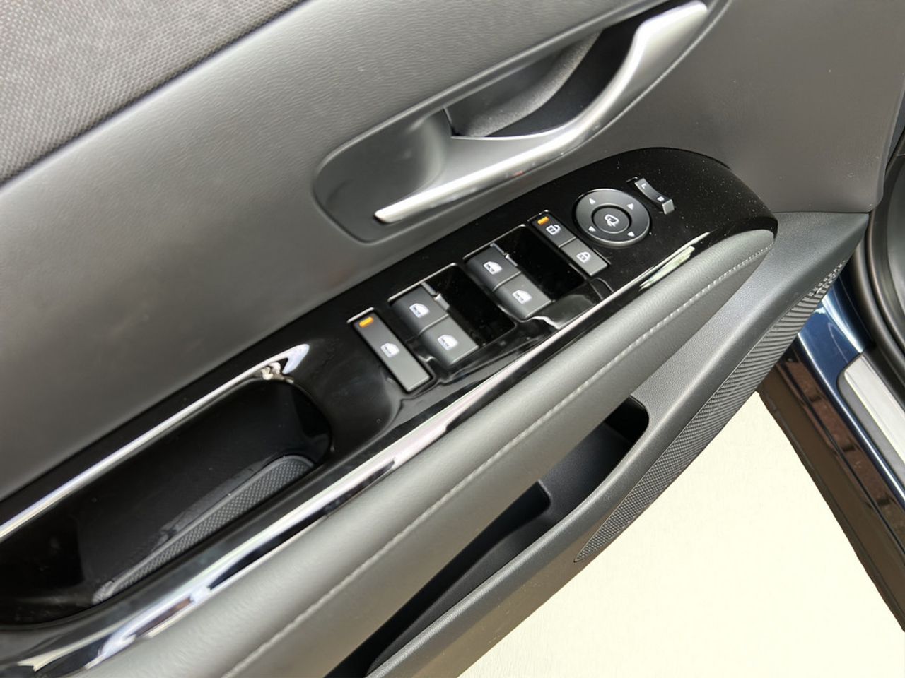 https://csb-strapi-files.fsn1.your-objectstorage.com/inventory-cars/images/e6e7b64ee3eca2d7442bc5e3476686bfbc8e3e17/11_1280_8656.jpg