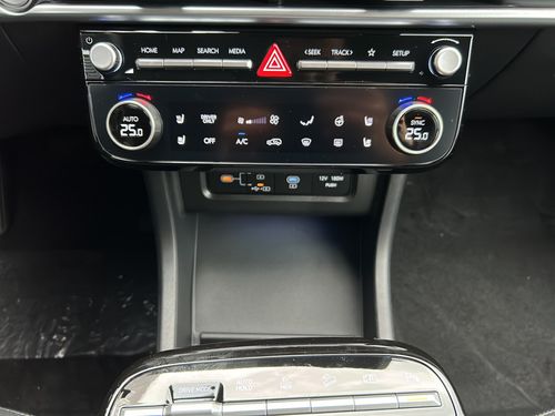 https://csb-strapi-files.fsn1.your-objectstorage.com/inventory-cars/images/e6e7b64ee3eca2d7442bc5e3476686bfbc8e3e17/21_500_3816.jpg