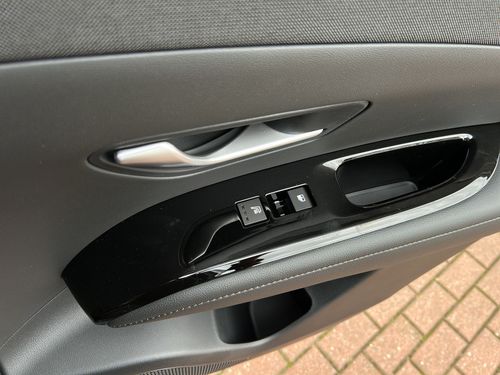 https://csb-strapi-files.fsn1.your-objectstorage.com/inventory-cars/images/e6e7b64ee3eca2d7442bc5e3476686bfbc8e3e17/23_500_7975.jpg