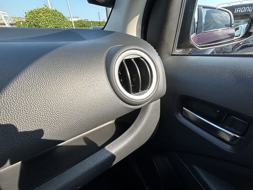 https://csb-strapi-files.fsn1.your-objectstorage.com/inventory-cars/images/e6f4f7568552ed865dcc828360ad728b8a87c8a7/21_500_3825.jpg
