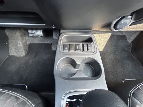 https://csb-strapi-files.fsn1.your-objectstorage.com/inventory-cars/images/e6f4f7568552ed865dcc828360ad728b8a87c8a7/23_500_1028.jpg