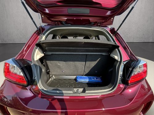 https://csb-strapi-files.fsn1.your-objectstorage.com/inventory-cars/images/e6f4f7568552ed865dcc828360ad728b8a87c8a7/5_500_1419.jpg