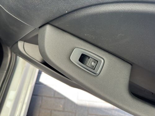 https://csb-strapi-files.fsn1.your-objectstorage.com/inventory-cars/images/e742d1e9754e29265c3afdf025d411ce0a60fc05/20_500_5094.jpg