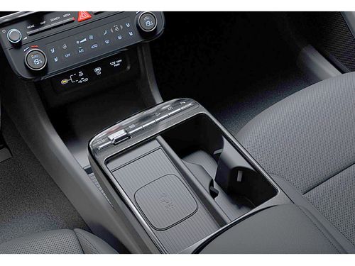 https://csb-strapi-files.fsn1.your-objectstorage.com/inventory-cars/images/e8078943a6f5899b9db73da8a4053a295efbf97a/12_500_7716.jpg