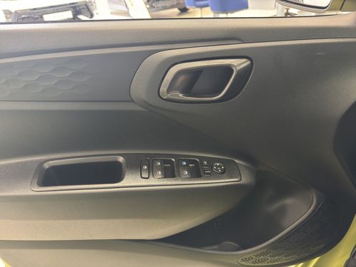 https://csb-strapi-files.fsn1.your-objectstorage.com/inventory-cars/images/e881f7b1eac9ef425494e0b509883b43843dd318/13_500_9098.jpg