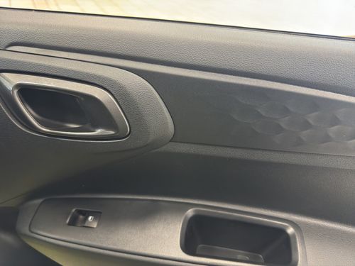 https://csb-strapi-files.fsn1.your-objectstorage.com/inventory-cars/images/e881f7b1eac9ef425494e0b509883b43843dd318/21_500_3256.jpg