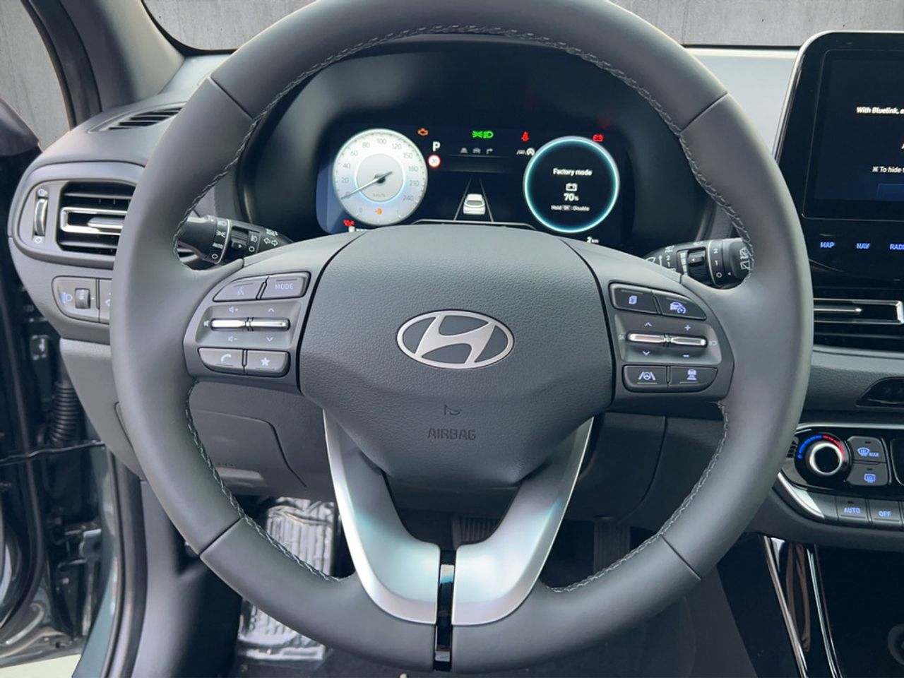 https://csb-strapi-files.fsn1.your-objectstorage.com/inventory-cars/images/e90e3218c382aeb5f877e8ef435a5e866086dc4f/10_1280_8583.jpg