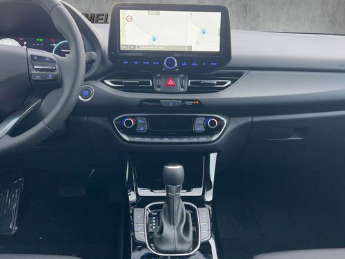 https://csb-strapi-files.fsn1.your-objectstorage.com/inventory-cars/images/e90e3218c382aeb5f877e8ef435a5e866086dc4f/17_500_4964.jpg