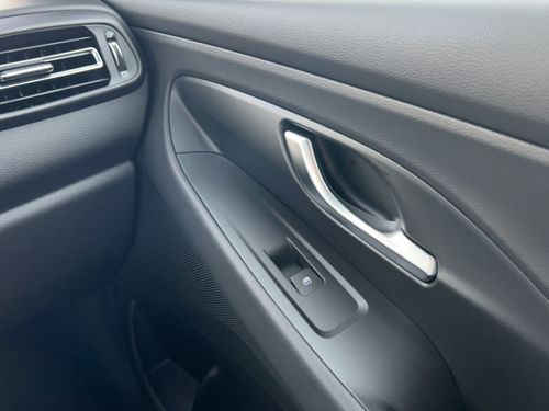 https://csb-strapi-files.fsn1.your-objectstorage.com/inventory-cars/images/e90e3218c382aeb5f877e8ef435a5e866086dc4f/21_500_9156.jpg