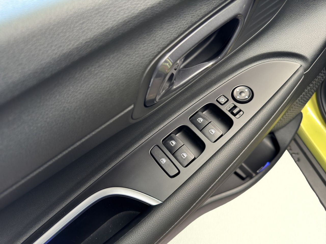 https://csb-strapi-files.fsn1.your-objectstorage.com/inventory-cars/images/e952d2fc4a0d4af2c3f7f4ac9cbb3192599941fd/11_1280_7569.jpg
