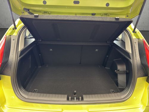 https://csb-strapi-files.fsn1.your-objectstorage.com/inventory-cars/images/e952d2fc4a0d4af2c3f7f4ac9cbb3192599941fd/5_500_1070.jpg