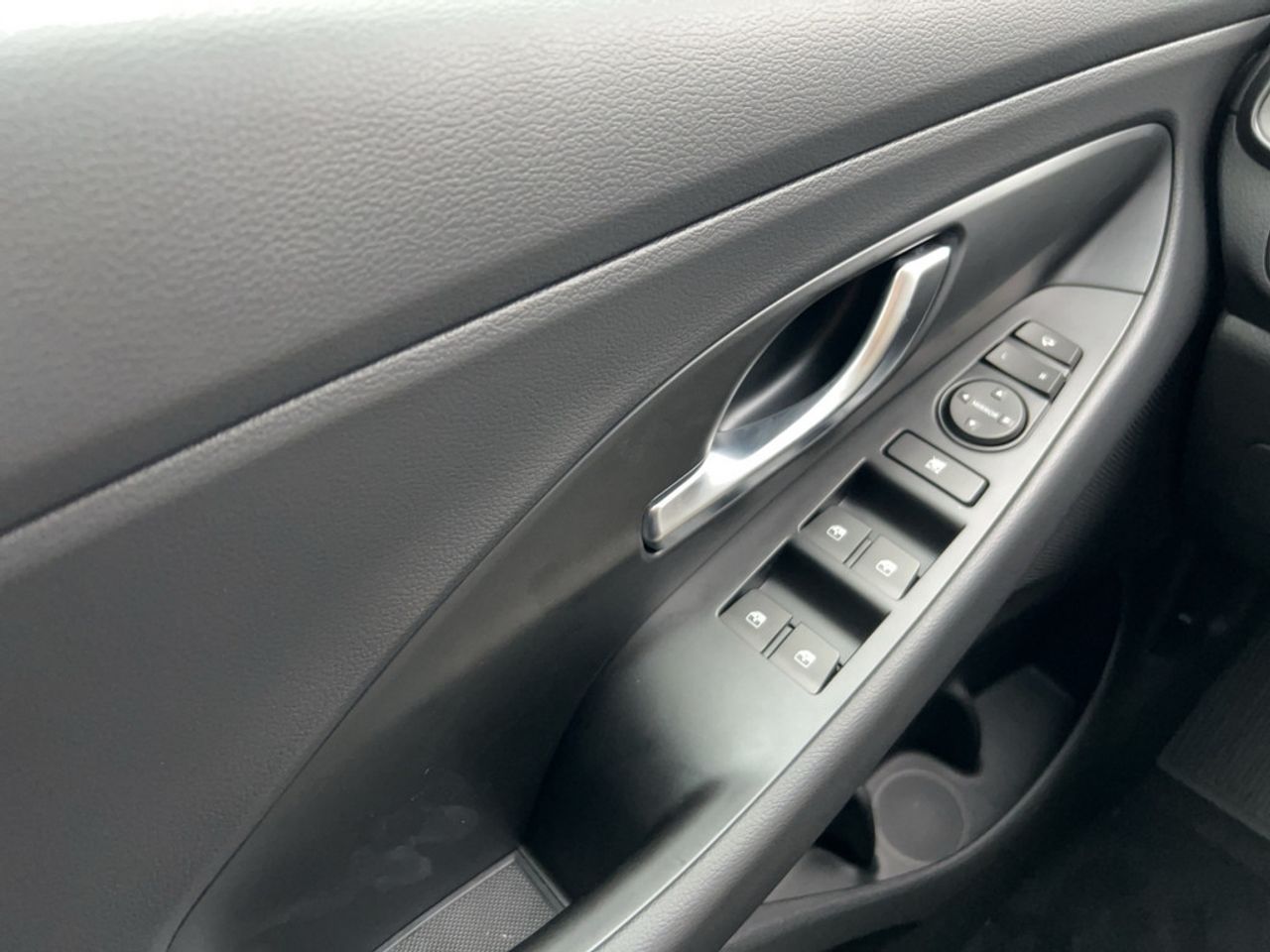 https://csb-strapi-files.fsn1.your-objectstorage.com/inventory-cars/images/e98fc95c9ab998879686cf6a15aad5e8a34ed8e8/13_1280_1232.jpg