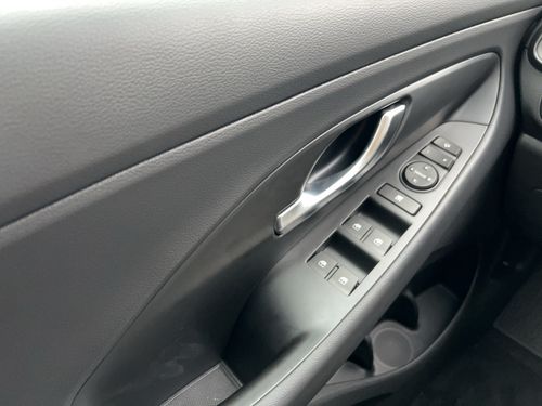 https://csb-strapi-files.fsn1.your-objectstorage.com/inventory-cars/images/e98fc95c9ab998879686cf6a15aad5e8a34ed8e8/13_500_6679.jpg