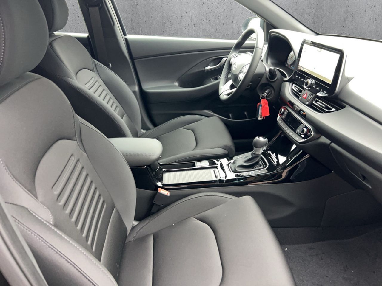 https://csb-strapi-files.fsn1.your-objectstorage.com/inventory-cars/images/e98fc95c9ab998879686cf6a15aad5e8a34ed8e8/20_1280_2332.jpg