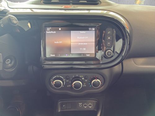 https://csb-strapi-files.fsn1.your-objectstorage.com/inventory-cars/images/ea03cb51512f9e9445b92d7df213b62ab2c5fcb7/12_500_1228.jpg