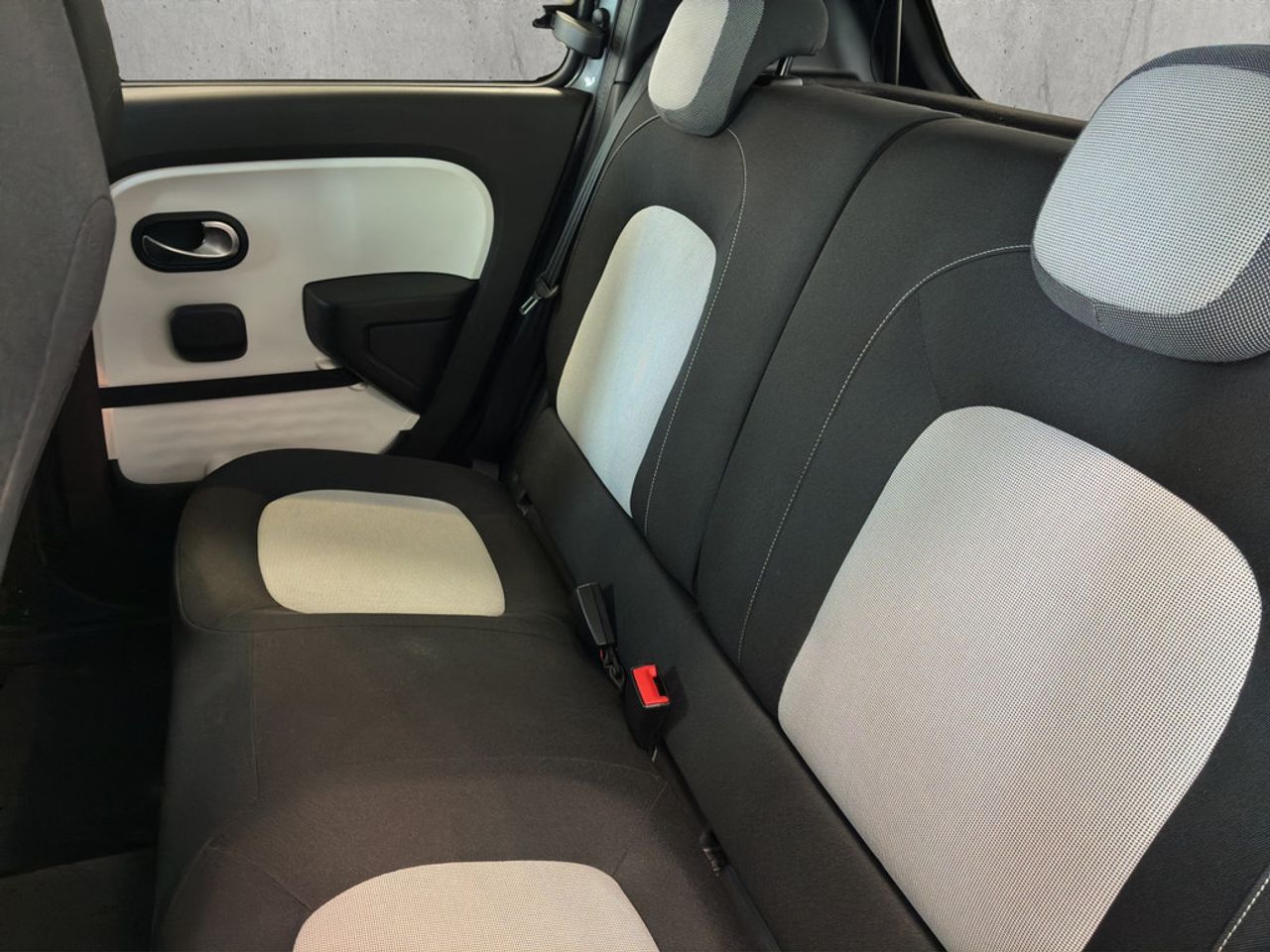 https://csb-strapi-files.fsn1.your-objectstorage.com/inventory-cars/images/ea03cb51512f9e9445b92d7df213b62ab2c5fcb7/14_1280_1120.jpg