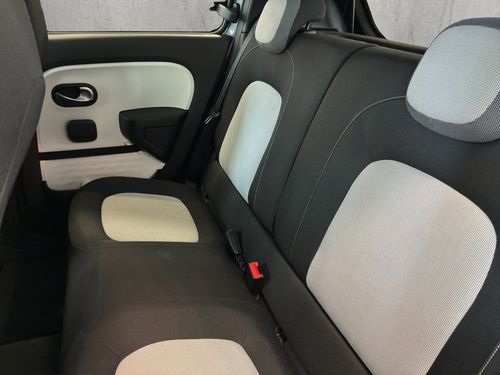 https://csb-strapi-files.fsn1.your-objectstorage.com/inventory-cars/images/ea03cb51512f9e9445b92d7df213b62ab2c5fcb7/14_500_5960.jpg