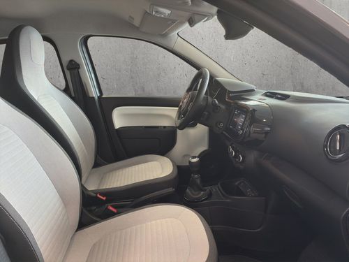 https://csb-strapi-files.fsn1.your-objectstorage.com/inventory-cars/images/ea03cb51512f9e9445b92d7df213b62ab2c5fcb7/18_500_8460.jpg
