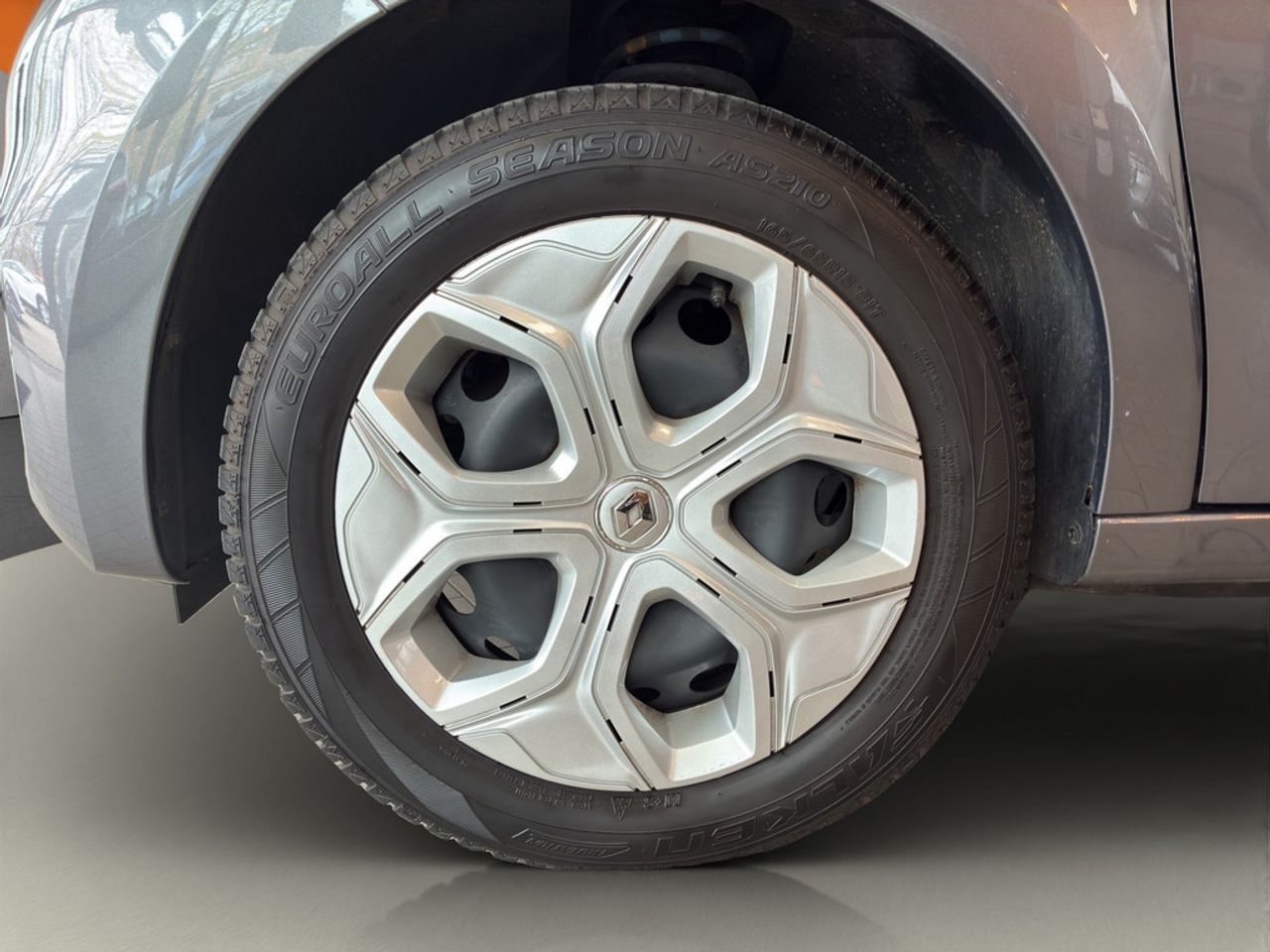 https://csb-strapi-files.fsn1.your-objectstorage.com/inventory-cars/images/ea03cb51512f9e9445b92d7df213b62ab2c5fcb7/2_1280_6988.jpg