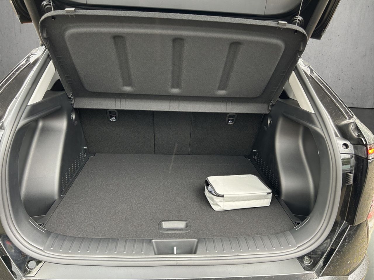 https://csb-strapi-files.fsn1.your-objectstorage.com/inventory-cars/images/ec72f16b656cee6abd910d4facb0d8bf8728ee9d/17_1280_8928.jpg