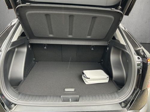 https://csb-strapi-files.fsn1.your-objectstorage.com/inventory-cars/images/ec72f16b656cee6abd910d4facb0d8bf8728ee9d/17_500_7558.jpg