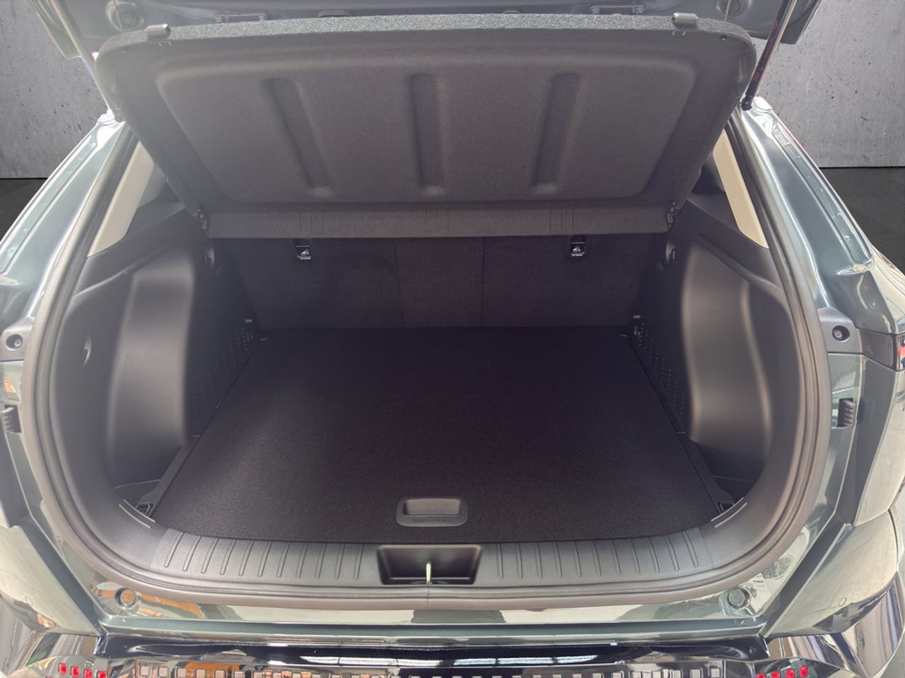 https://csb-strapi-files.fsn1.your-objectstorage.com/inventory-cars/images/eec643a15d29801d2e9d5815a6049a74c65e0d98/18_1280_5817.jpg
