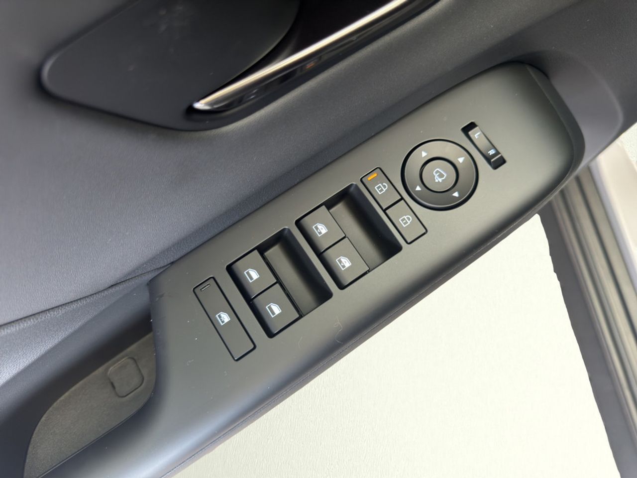 https://csb-strapi-files.fsn1.your-objectstorage.com/inventory-cars/images/eefaa5cde40779af511aff30ffc27ef9f49eb833/13_1280_9850.jpg