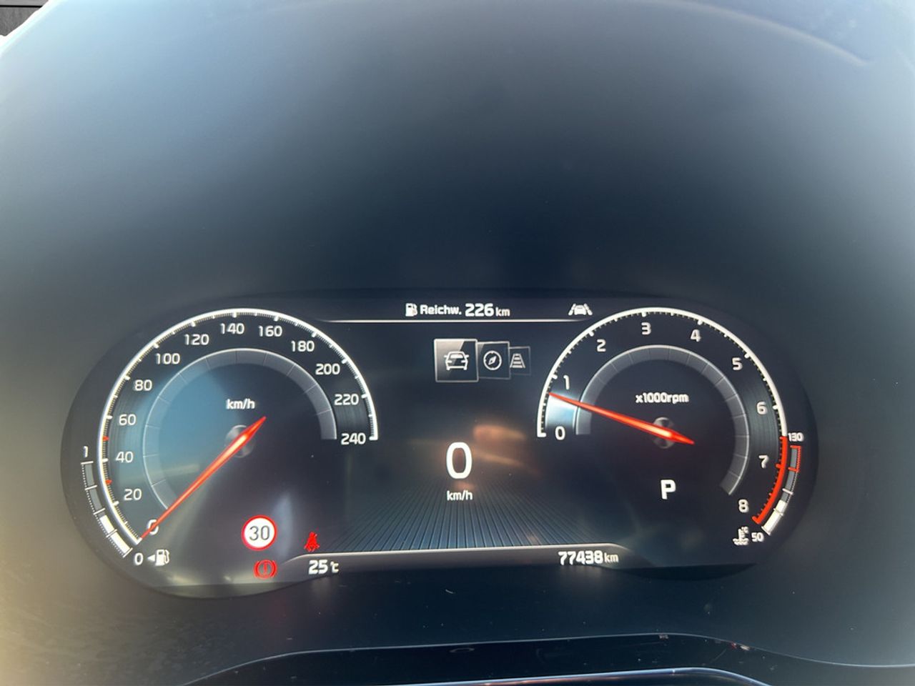 https://csb-strapi-files.fsn1.your-objectstorage.com/inventory-cars/images/efede08e4db71c0b4f5c83d4a97c0f49cc352bfa/12_1280_4152.jpg