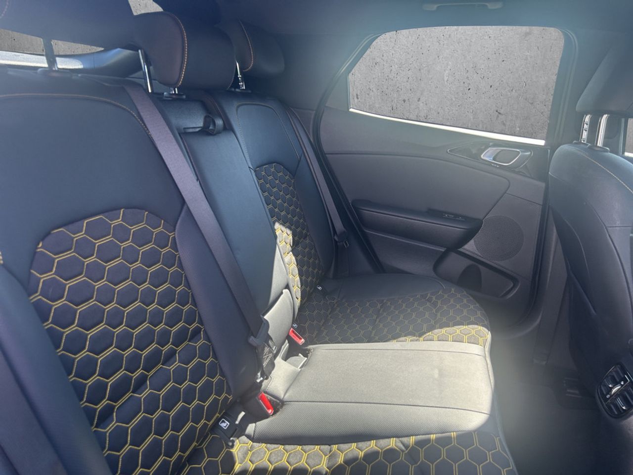 https://csb-strapi-files.fsn1.your-objectstorage.com/inventory-cars/images/efede08e4db71c0b4f5c83d4a97c0f49cc352bfa/16_1280_1575.jpg